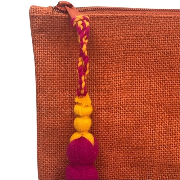 Shiraleah – Chicago Bright Cosmetic Bag with Large Accent Tassel - Picture 6 of 10